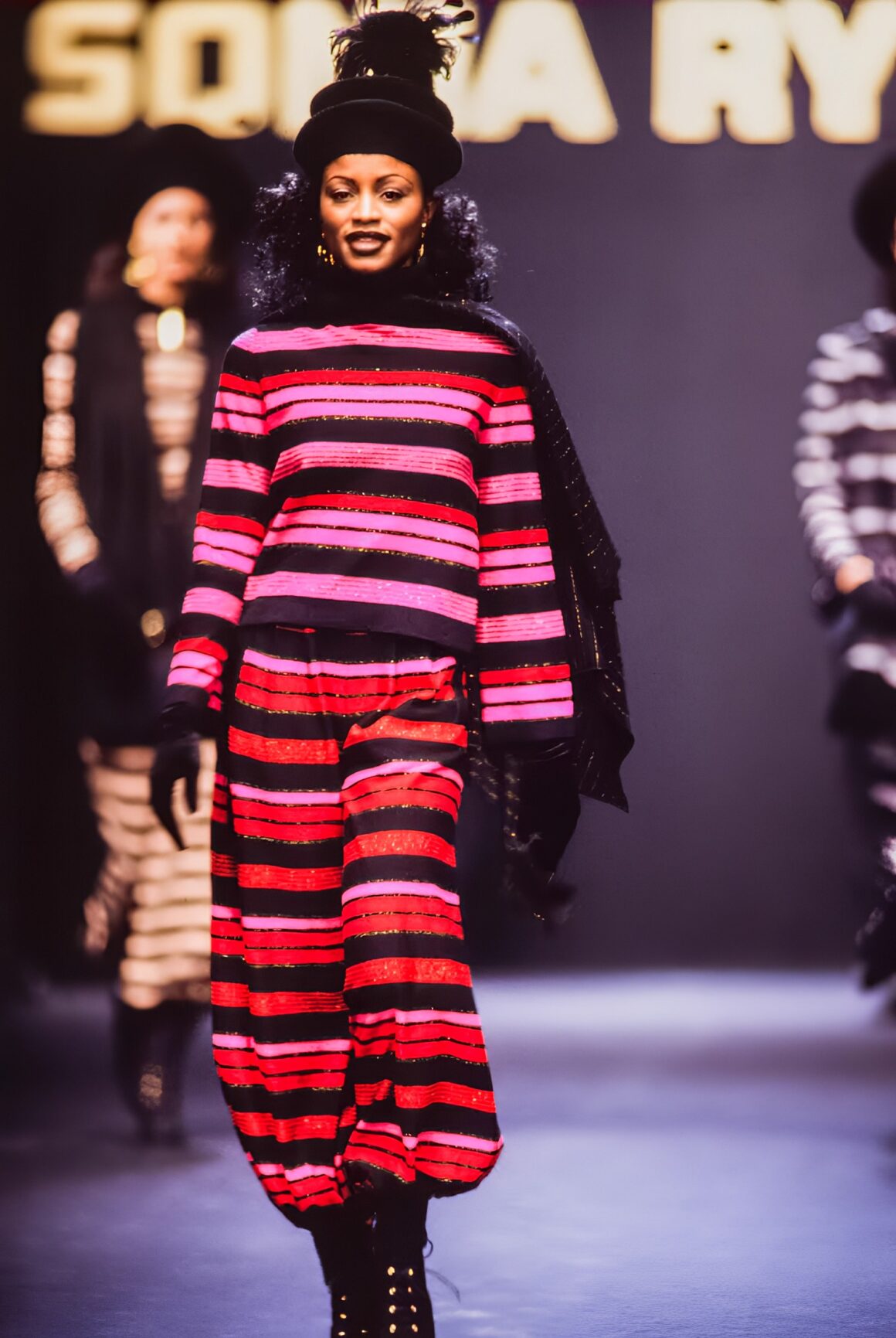 Photo of a model on the Sonia Rykiel Fall 1994 runway.